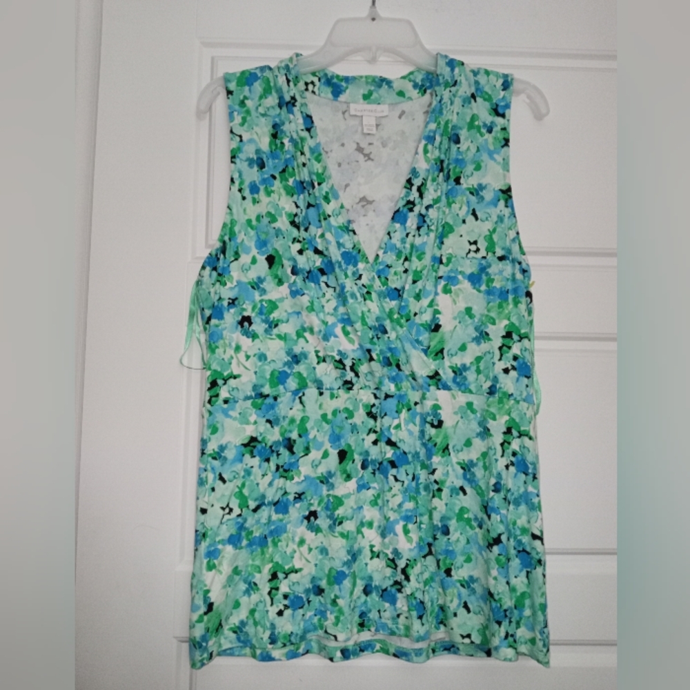 Charter club sleeveless blouse size large Floral print V Neck